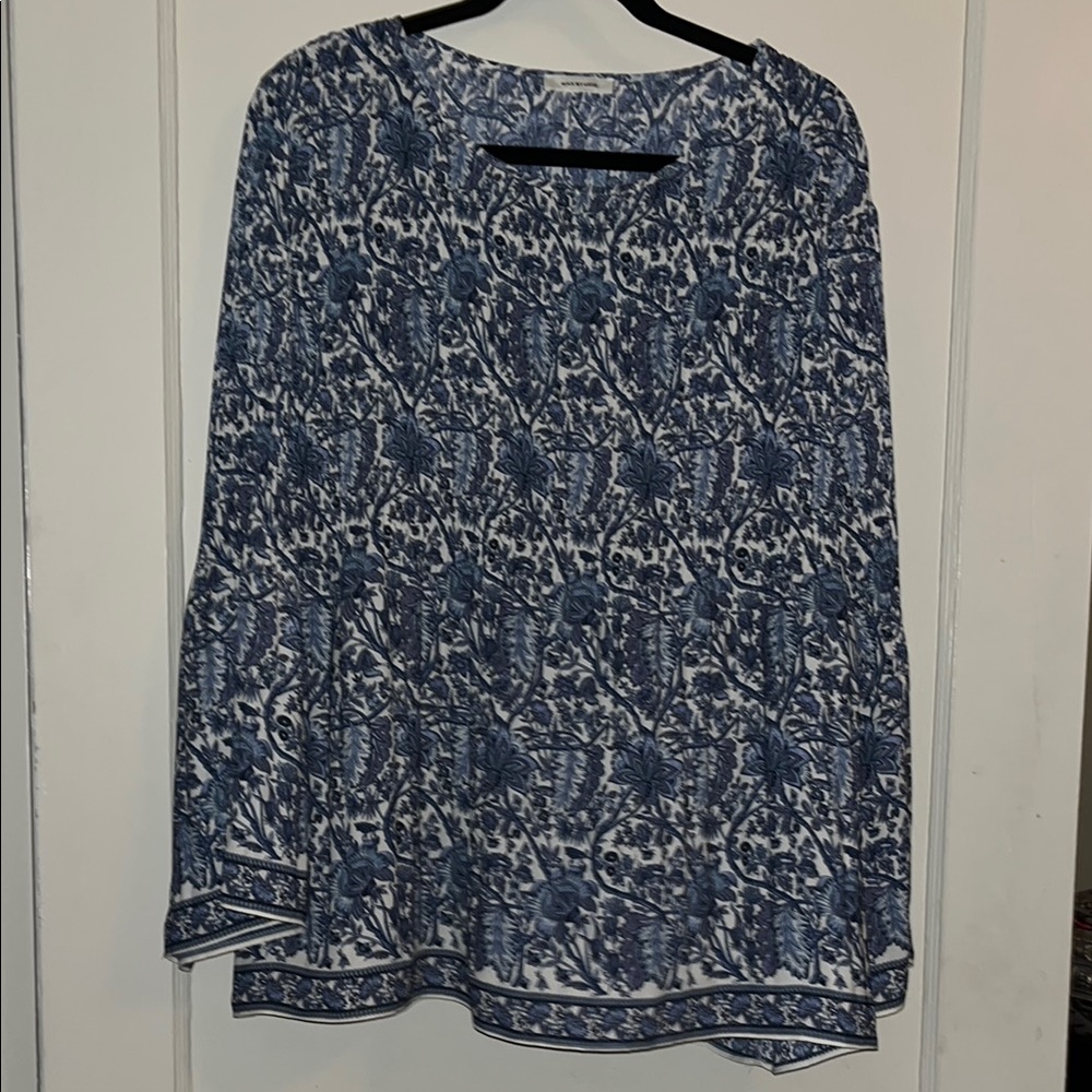 Max Studio Floral Blue and White Women's Pleated Top